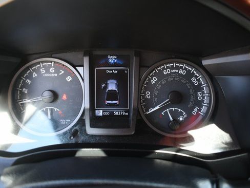 Used 2019 Toyota Tacoma TRD Sport w/ Technology Package AWD/4WD image 31