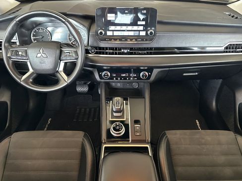Used 2024 Mitsubishi Outlander SE image 14