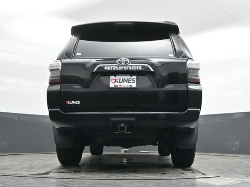 Used 2015 Toyota 4Runner SR5 AWD/4WD image 38