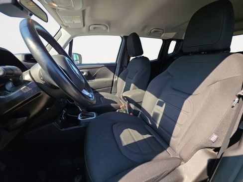 Used 2020 Jeep Renegade Latitude w/ Cold Weather Group AWD/4WD image 9