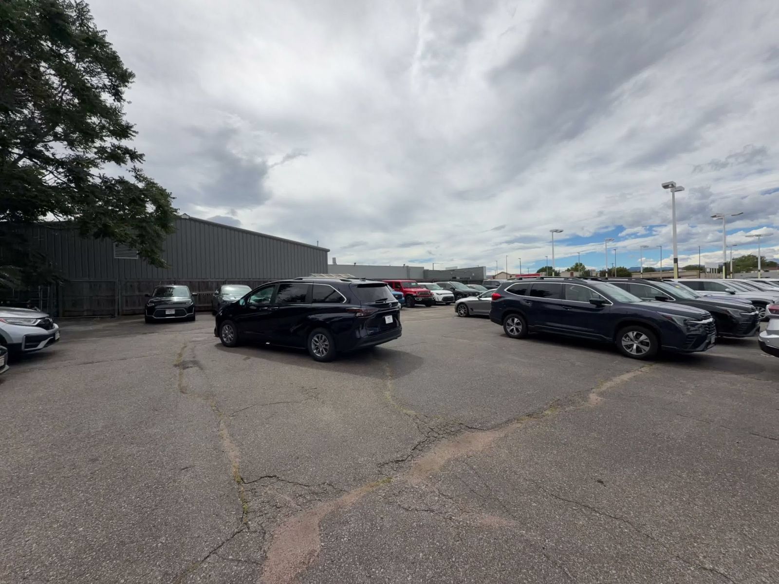 Used 2025 Toyota Sienna XLE FWD image 15