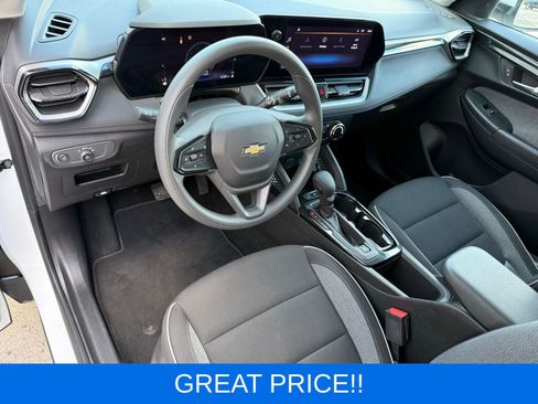 Used 2025 Chevrolet TrailBlazer LT AWD/4WD image 12