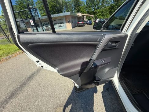 Used 2017 Toyota RAV4 LE w/ All Weather Liner Package AWD/4WD image 20