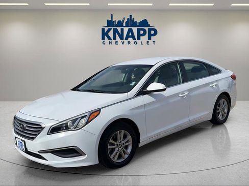 Used 2017 Hyundai Sonata SE image 1