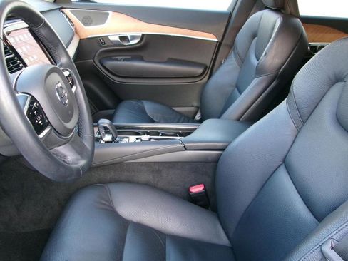 Used 2024 Volvo XC90 B6 Plus image 13