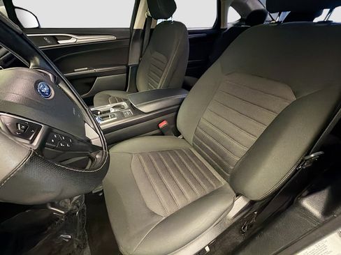 Used 2020 Ford Fusion SE image 11