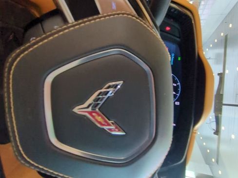 Used 2022 Chevrolet Corvette Stingray Premium Conv w/ Z51 Performance Package RWD image 17