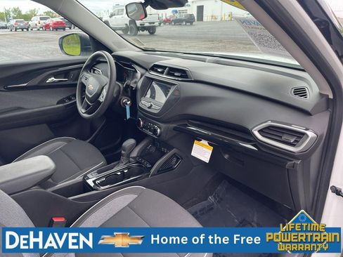 Used 2023 Chevrolet TrailBlazer LS AWD/4WD image 27