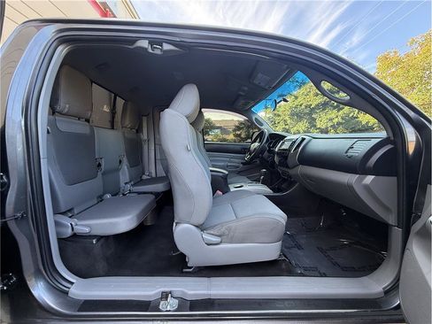Used 2015 Toyota Tacoma PreRunner w/ TRD Sport Package RWD image 19
