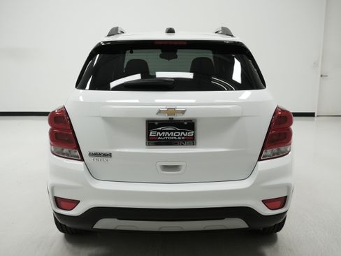 Used 2021 Chevrolet Trax LT w/ LT Convenience Package image 5