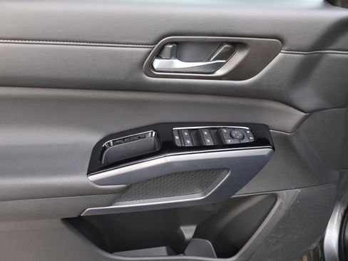 Used 2024 Nissan Pathfinder SL image 25