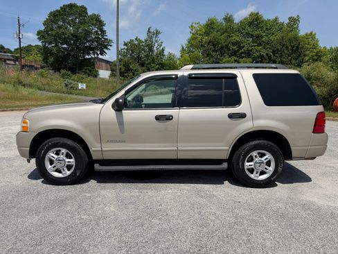 Used 2005 Ford Explorer Sport XLT RWD image 2