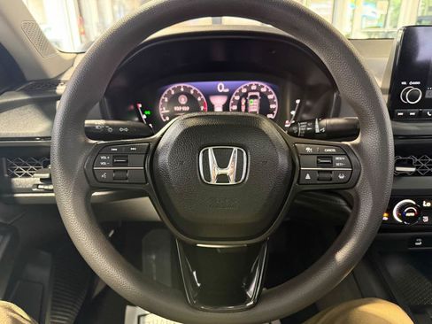 Used 2025 Honda Accord SE image 11