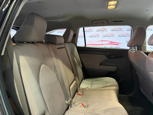 Used 2022 Toyota Highlander LE FWD image 45