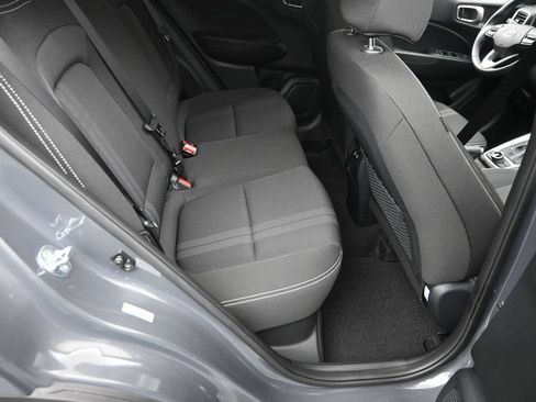 Used 2025 Hyundai Venue SEL FWD image 10