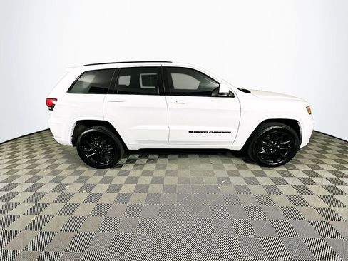 Certified 2022 Jeep Grand Cherokee Laredo X image 14