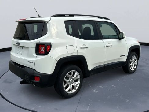 Used 2016 Jeep Renegade Latitude image 5