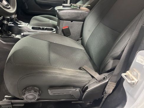 Used 2022 Jeep Wrangler Sport image 7