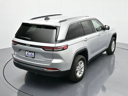 Used 2023 Jeep Grand Cherokee Laredo image 32