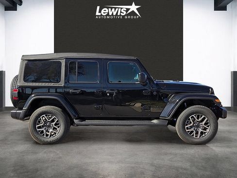 New 2026 Jeep Wrangler Unlimited Sahara AWD/4WD image 5