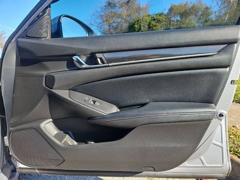 Used 2018 Honda Accord Sport image 16