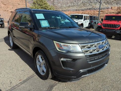 Used 2018 Ford Explorer XLT w/ Equipment Group 202A image 3