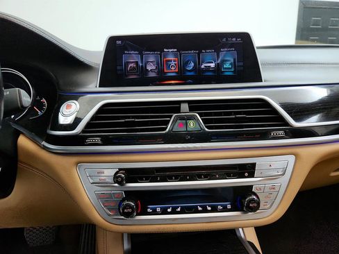 Used 2016 BMW 750i image 22