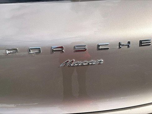Used 2017 Porsche Macan image 30