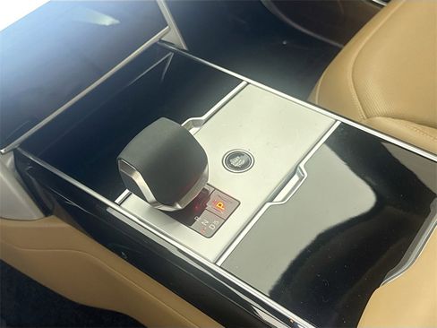 Certified 2025 Land Rover Range Rover SE image 16