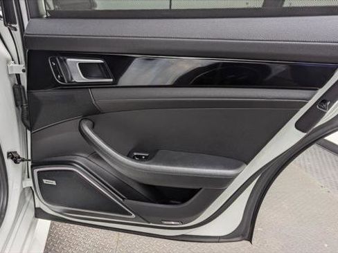 Used 2018 Porsche Panamera 4S image 21