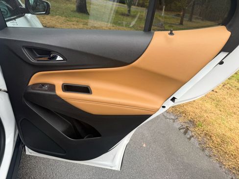 Used 2018 Chevrolet Equinox Premier image 37