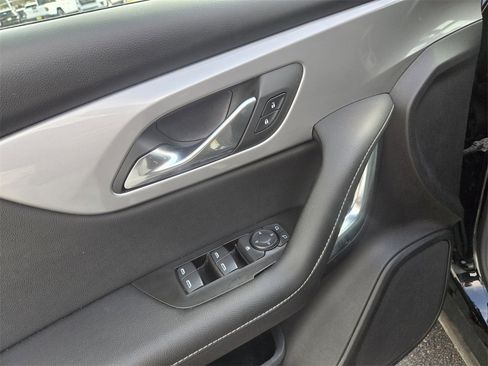 Used 2025 Chevrolet Blazer LT image 12