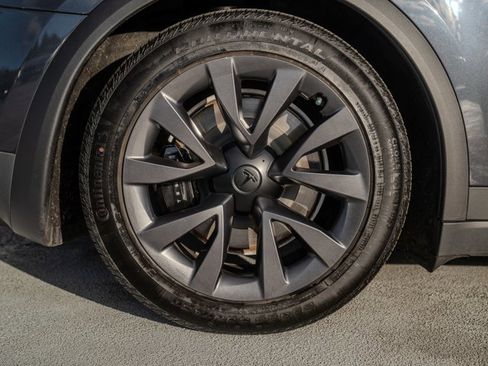 Used 2024 Tesla Model X image 12