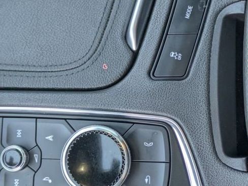 Used 2023 Cadillac XT6 Premium Luxury w/ Technology Package image 15