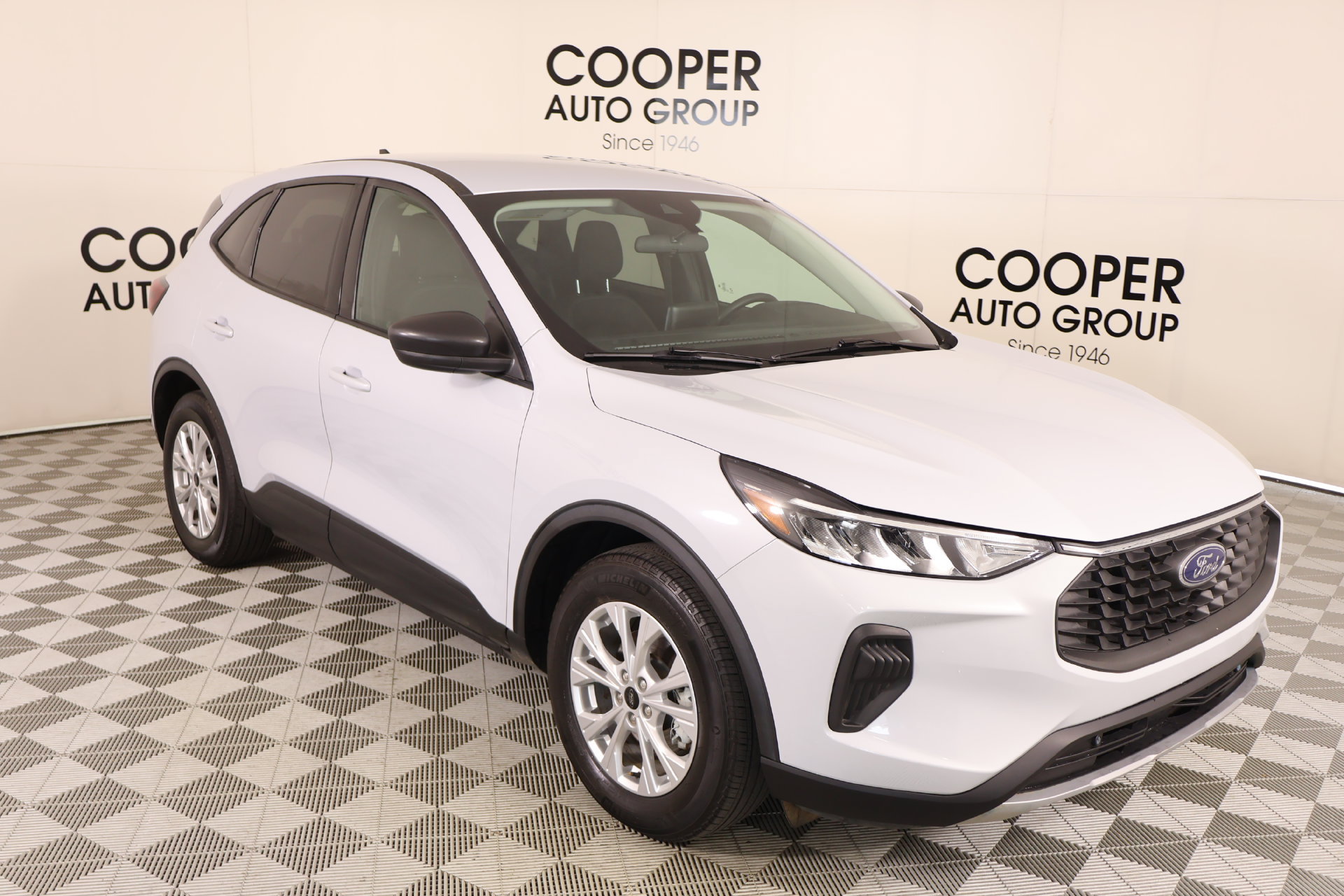 Used 2025 Ford Escape Active w/ Cold Weather Package FWD image 1