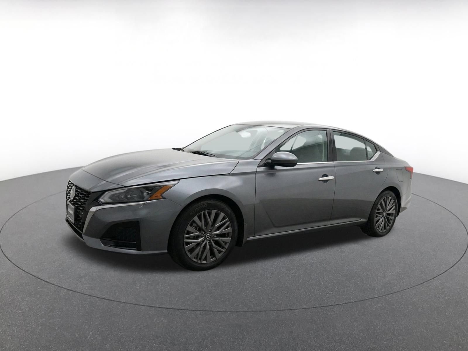 Used 2025 Nissan Altima 2.5 SV FWD image 4
