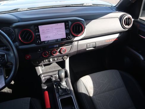 Used 2021 Toyota Tacoma TRD Sport w/ Technology Package image 12