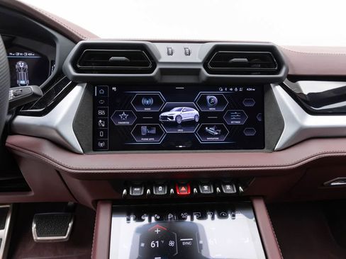 Used 2026 Lamborghini Urus SE AWD/4WD image 14
