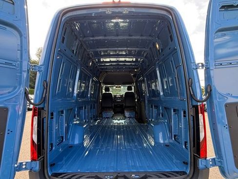 Used 2025 Mercedes-Benz Sprinter 2500 image 27