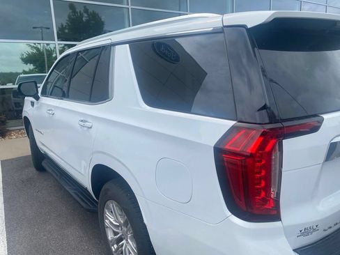 Used 2023 GMC Yukon SLT w/ SLT Luxury Package AWD/4WD image 7