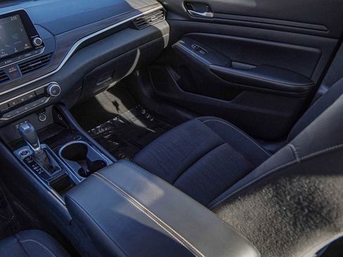 Used 2024 Nissan Altima 2.5 SV image 27