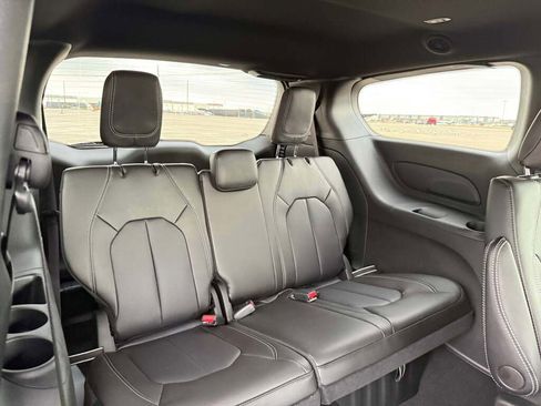 New 2026 Chrysler Pacifica Select image 38