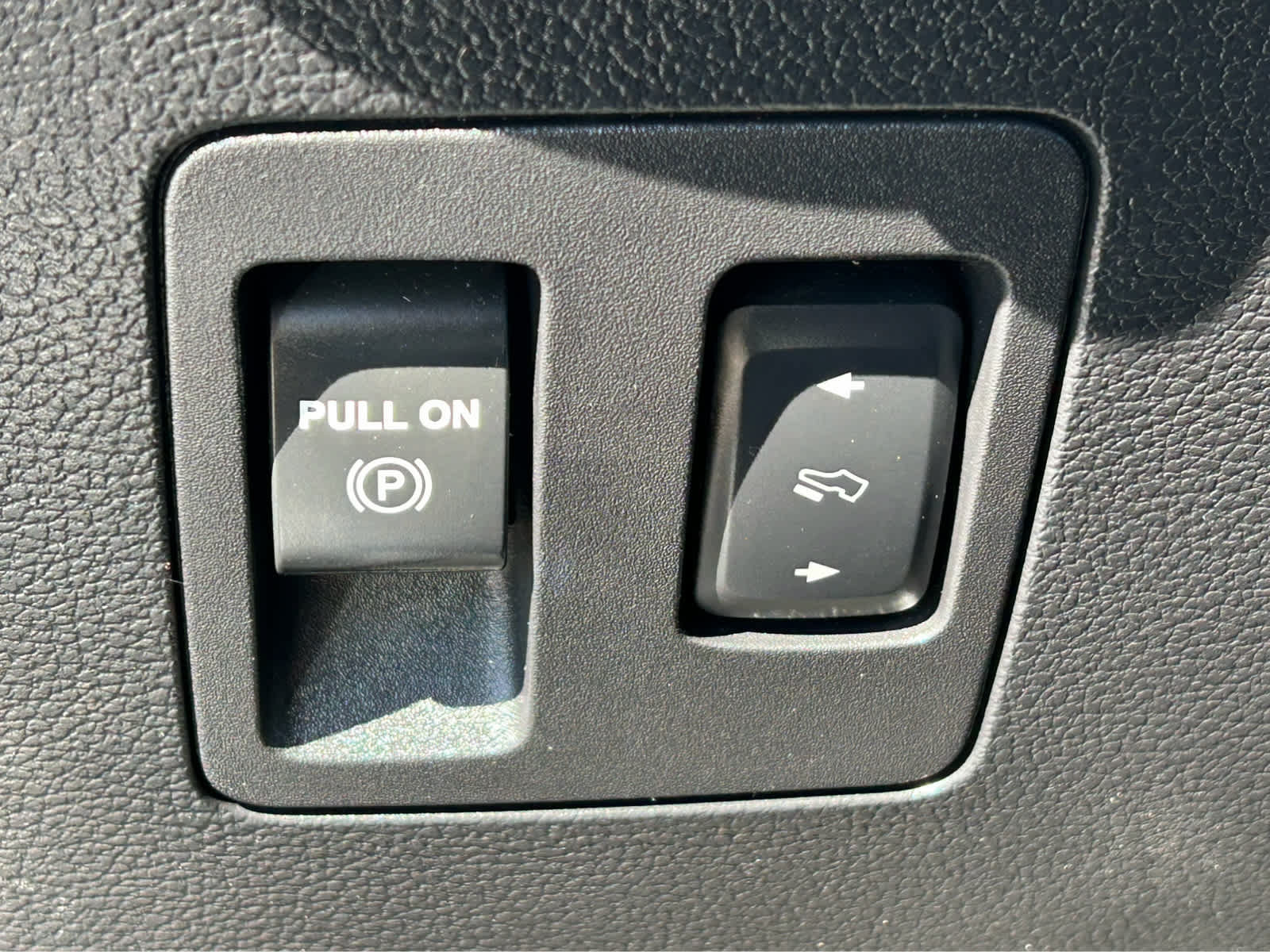 Used 2019 Ford Expedition XLT w/ Equipment Group 202A AWD/4WD image 24