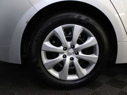 Used 2020 Toyota Corolla LE FWD image 5