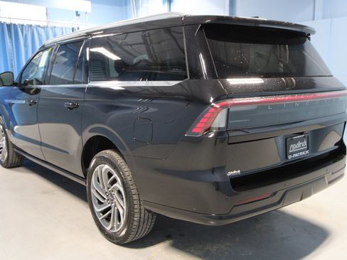 New 2025 Lincoln Navigator L Reserve AWD/4WD image 35
