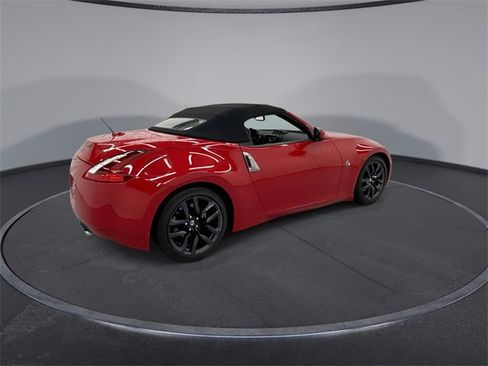 Used 2018 Nissan 370Z Touring image 8