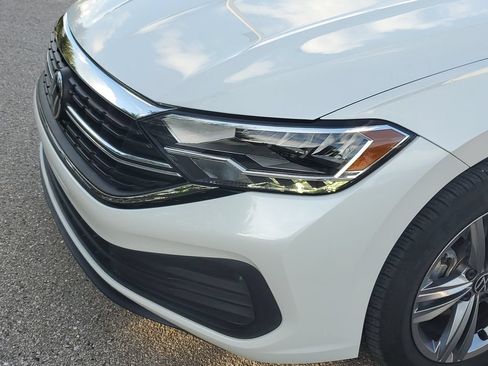 Certified 2023 Volkswagen Jetta SE FWD image 12