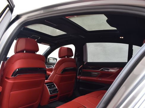 Used 2021 BMW 750i xDrive w/ Executive Package image 24