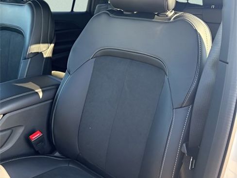 New 2025 Jeep Grand Cherokee L Altitude image 19