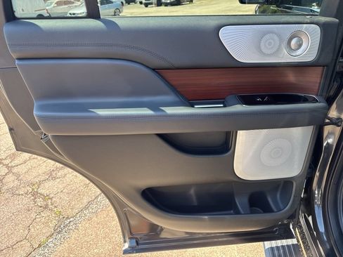 Used 2022 Lincoln Navigator Reserve AWD/4WD image 28